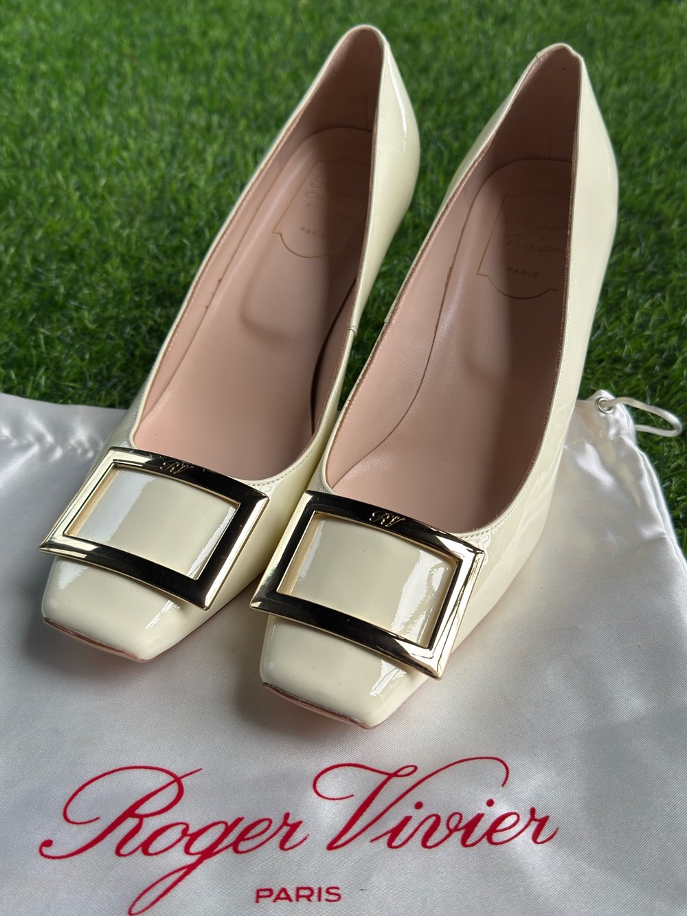Roger Vivier Belle Vivier Patent Pumps EU 40 Ivory Gold Buckle NWT